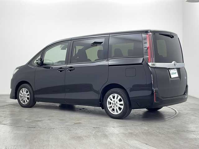 トヨタ ノア ハイブリッド G 群馬県 2021(令3)年 5.8万km ブラック 純正ナビ バックカメラ　衝突被害軽減ブレーキ　クルーズコントロール　前席シートヒーター　両側電動スライドドア　純正ビルトインETC2.0 LED ステアリングリモコン　ウッドコンビハンドル 禁煙車