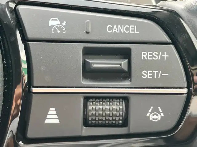 ホンダ ＺＲ－Ｖ Z 静岡県 2023(令5)年 2.7万km プラチナホワイトパール Honda SENSING/ブラインドスポットインフォメーション/後退出庫サポート/アダプティブドライビングビーム/マルチビューカメラシステム/Honda CONNECTディスプレー/ETC2.0車載器/ワイヤレス充電器/本革シート/運転席8ウェイ助手席4ウェイパワーシート(ドライビングポジションシステム付)/運転席＆助手席シートヒーター/BOSEプレミアムサウンドシステム(12スピーカー)/ハンズフリーアクセスパワーテールゲート(予約クローズ機能付)/純正18インチアルミホイール(切削＋ベルリナブラック)/エンジンスタートボタン/パワーステアリング/パワーウィンドウ/スマートキー/オートエアコン/クルーズコントロール/USB入力端子/純正フロアマット/ABS/横滑り防止装置/コーナーセンサー前後/レーンキープアシスト/オートライト/オートマチックハイビーム/ダウンヒルアシストコントロール/LEDヘッドライト/W＋サイドエアバック/衝突軽減システム/カーテンエアバック/衝突軽減システム/ステアリングヒーター