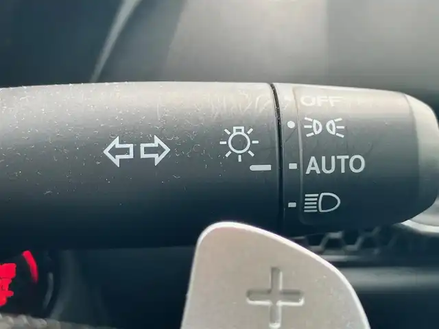ホンダ ＺＲ－Ｖ Z 静岡県 2023(令5)年 2.7万km プラチナホワイトパール Honda SENSING/ブラインドスポットインフォメーション/後退出庫サポート/アダプティブドライビングビーム/マルチビューカメラシステム/Honda CONNECTディスプレー/ETC2.0車載器/ワイヤレス充電器/本革シート/運転席8ウェイ助手席4ウェイパワーシート(ドライビングポジションシステム付)/運転席＆助手席シートヒーター/BOSEプレミアムサウンドシステム(12スピーカー)/ハンズフリーアクセスパワーテールゲート(予約クローズ機能付)/純正18インチアルミホイール(切削＋ベルリナブラック)/エンジンスタートボタン/パワーステアリング/パワーウィンドウ/スマートキー/オートエアコン/クルーズコントロール/USB入力端子/純正フロアマット/ABS/横滑り防止装置/コーナーセンサー前後/レーンキープアシスト/オートライト/オートマチックハイビーム/ダウンヒルアシストコントロール/LEDヘッドライト/W＋サイドエアバック/衝突軽減システム/カーテンエアバック/衝突軽減システム/ステアリングヒーター