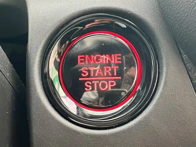 ホンダ ＺＲ－Ｖ Z 静岡県 2023(令5)年 2.7万km プラチナホワイトパール Honda SENSING/ブラインドスポットインフォメーション/後退出庫サポート/アダプティブドライビングビーム/マルチビューカメラシステム/Honda CONNECTディスプレー/ETC2.0車載器/ワイヤレス充電器/本革シート/運転席8ウェイ助手席4ウェイパワーシート(ドライビングポジションシステム付)/運転席＆助手席シートヒーター/BOSEプレミアムサウンドシステム(12スピーカー)/ハンズフリーアクセスパワーテールゲート(予約クローズ機能付)/純正18インチアルミホイール(切削＋ベルリナブラック)/エンジンスタートボタン/パワーステアリング/パワーウィンドウ/スマートキー/オートエアコン/クルーズコントロール/USB入力端子/純正フロアマット/ABS/横滑り防止装置/コーナーセンサー前後/レーンキープアシスト/オートライト/オートマチックハイビーム/ダウンヒルアシストコントロール/LEDヘッドライト/W＋サイドエアバック/衝突軽減システム/カーテンエアバック/衝突軽減システム/ステアリングヒーター