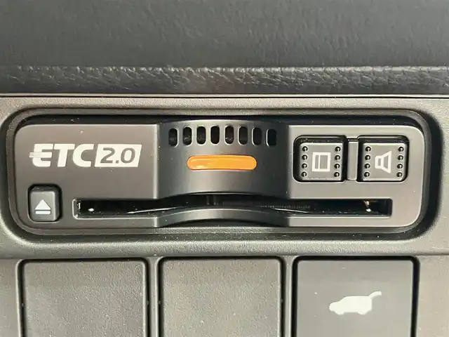 ホンダ ＺＲ－Ｖ Z 静岡県 2023(令5)年 2.7万km プラチナホワイトパール Honda SENSING/ブラインドスポットインフォメーション/後退出庫サポート/アダプティブドライビングビーム/マルチビューカメラシステム/Honda CONNECTディスプレー/ETC2.0車載器/ワイヤレス充電器/本革シート/運転席8ウェイ助手席4ウェイパワーシート(ドライビングポジションシステム付)/運転席＆助手席シートヒーター/BOSEプレミアムサウンドシステム(12スピーカー)/ハンズフリーアクセスパワーテールゲート(予約クローズ機能付)/純正18インチアルミホイール(切削＋ベルリナブラック)/エンジンスタートボタン/パワーステアリング/パワーウィンドウ/スマートキー/オートエアコン/クルーズコントロール/USB入力端子/純正フロアマット/ABS/横滑り防止装置/コーナーセンサー前後/レーンキープアシスト/オートライト/オートマチックハイビーム/ダウンヒルアシストコントロール/LEDヘッドライト/W＋サイドエアバック/衝突軽減システム/カーテンエアバック/衝突軽減システム/ステアリングヒーター