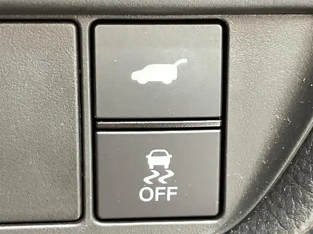 ホンダ ＺＲ－Ｖ Z 静岡県 2023(令5)年 2.7万km プラチナホワイトパール Honda SENSING/ブラインドスポットインフォメーション/後退出庫サポート/アダプティブドライビングビーム/マルチビューカメラシステム/Honda CONNECTディスプレー/ETC2.0車載器/ワイヤレス充電器/本革シート/運転席8ウェイ助手席4ウェイパワーシート(ドライビングポジションシステム付)/運転席＆助手席シートヒーター/BOSEプレミアムサウンドシステム(12スピーカー)/ハンズフリーアクセスパワーテールゲート(予約クローズ機能付)/純正18インチアルミホイール(切削＋ベルリナブラック)/エンジンスタートボタン/パワーステアリング/パワーウィンドウ/スマートキー/オートエアコン/クルーズコントロール/USB入力端子/純正フロアマット/ABS/横滑り防止装置/コーナーセンサー前後/レーンキープアシスト/オートライト/オートマチックハイビーム/ダウンヒルアシストコントロール/LEDヘッドライト/W＋サイドエアバック/衝突軽減システム/カーテンエアバック/衝突軽減システム/ステアリングヒーター