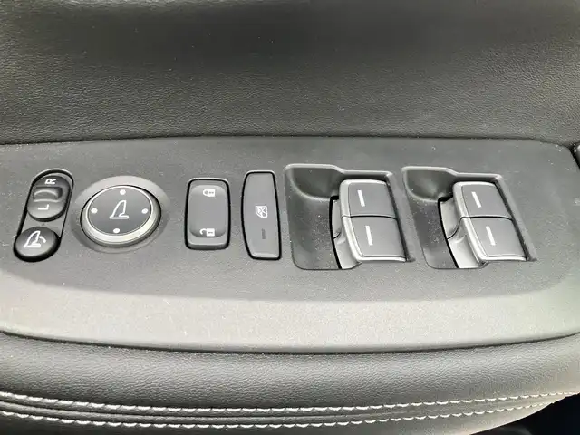 ホンダ ＺＲ－Ｖ Z 静岡県 2023(令5)年 2.7万km プラチナホワイトパール Honda SENSING/ブラインドスポットインフォメーション/後退出庫サポート/アダプティブドライビングビーム/マルチビューカメラシステム/Honda CONNECTディスプレー/ETC2.0車載器/ワイヤレス充電器/本革シート/運転席8ウェイ助手席4ウェイパワーシート(ドライビングポジションシステム付)/運転席＆助手席シートヒーター/BOSEプレミアムサウンドシステム(12スピーカー)/ハンズフリーアクセスパワーテールゲート(予約クローズ機能付)/純正18インチアルミホイール(切削＋ベルリナブラック)/エンジンスタートボタン/パワーステアリング/パワーウィンドウ/スマートキー/オートエアコン/クルーズコントロール/USB入力端子/純正フロアマット/ABS/横滑り防止装置/コーナーセンサー前後/レーンキープアシスト/オートライト/オートマチックハイビーム/ダウンヒルアシストコントロール/LEDヘッドライト/W＋サイドエアバック/衝突軽減システム/カーテンエアバック/衝突軽減システム/ステアリングヒーター