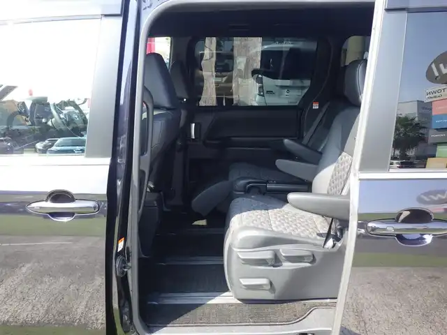 トヨタ ヴォクシー S－Z 千葉県 2022(令4)年 3.7万km スパークリングブラックパールクリスタルシャイン Toyota Safety Sense/・プリクラッシュセーフティ/・レーンディパーチャーアラート/・オートハイビーム/・レーダークルーズコントロール/・ブラインドスポットモニター/両側パワースライドドア/ハーフレザーシート/前席シートヒーター/10.5インチ純正コネクティッドナビ/地デジTV/【DVD/CD再生機能　Bluetooth接続】/バックカメラ/革巻きステアリング/ETC（2.0）/LEDヘッドライト/ウインカーミラー/クリアランスソナー/純正17インチアルミホイル/サイド/カーテンエアバッグ/スマートキー