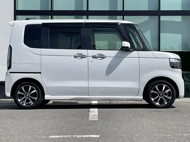 ホンダ Ｎ ＢＯＸ カスタム コーディネートスタイル 和歌山県 2024(令6)年 0.4万km プラチナホワイトパール 純正8インチコネクトナビ（VXM-245ZFEi)/バックカメラ/フルセグTV/BT/レーダークルコン/衝突軽減ブレーキ/レーンキープアシスト/前後コーナーセンサー/オートライト/ドラレコ/ETC/前席シートヒーター/両側パワスラ/ステリモ/オートホールド/LEDヘッドライト/電格ミラー