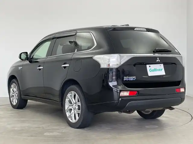 三菱 アウトランダー ＰＨＥＶ G ナビパッケージ 新潟県 2015(平27)年 8.9万km アメジストブラック 純正ディーラーOPナビ/バック/サイドカメラ/フルセグTV/Bluetooth/ETC/クルーズコントロール/電動リアゲート/パドルシフト/革巻きステアリング/ステアリングスイッチ/HIDヘッドライト/オートライト/プッシュスタート/純正フロアマット/スタッドレス付き社外AW積込み/充電ケーブル積込み