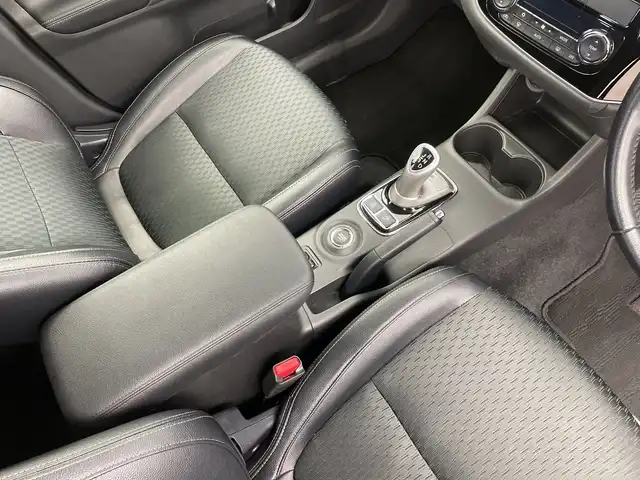 三菱 アウトランダー ＰＨＥＶ G ナビパッケージ 新潟県 2015(平27)年 8.9万km アメジストブラック 純正ディーラーOPナビ/バック/サイドカメラ/フルセグTV/Bluetooth/ETC/クルーズコントロール/電動リアゲート/パドルシフト/革巻きステアリング/ステアリングスイッチ/HIDヘッドライト/オートライト/プッシュスタート/純正フロアマット/スタッドレス付き社外AW積込み/充電ケーブル積込み