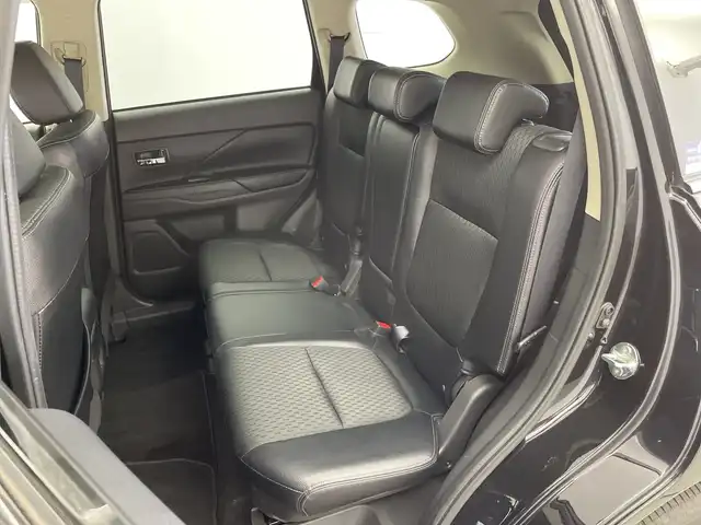 三菱 アウトランダー ＰＨＥＶ G ナビパッケージ 新潟県 2015(平27)年 8.9万km アメジストブラック 純正ディーラーOPナビ/バック/サイドカメラ/フルセグTV/Bluetooth/ETC/クルーズコントロール/電動リアゲート/パドルシフト/革巻きステアリング/ステアリングスイッチ/HIDヘッドライト/オートライト/プッシュスタート/純正フロアマット/スタッドレス付き社外AW積込み/充電ケーブル積込み