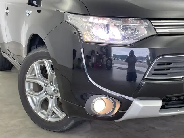 三菱 アウトランダー ＰＨＥＶ G ナビパッケージ 新潟県 2015(平27)年 8.9万km アメジストブラック 純正ディーラーOPナビ/バック/サイドカメラ/フルセグTV/Bluetooth/ETC/クルーズコントロール/電動リアゲート/パドルシフト/革巻きステアリング/ステアリングスイッチ/HIDヘッドライト/オートライト/プッシュスタート/純正フロアマット/スタッドレス付き社外AW積込み/充電ケーブル積込み