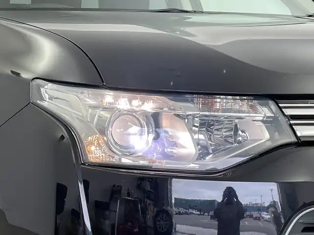 三菱 アウトランダー ＰＨＥＶ G ナビパッケージ 新潟県 2015(平27)年 8.9万km アメジストブラック 純正ディーラーOPナビ/バック/サイドカメラ/フルセグTV/Bluetooth/ETC/クルーズコントロール/電動リアゲート/パドルシフト/革巻きステアリング/ステアリングスイッチ/HIDヘッドライト/オートライト/プッシュスタート/純正フロアマット/スタッドレス付き社外AW積込み/充電ケーブル積込み