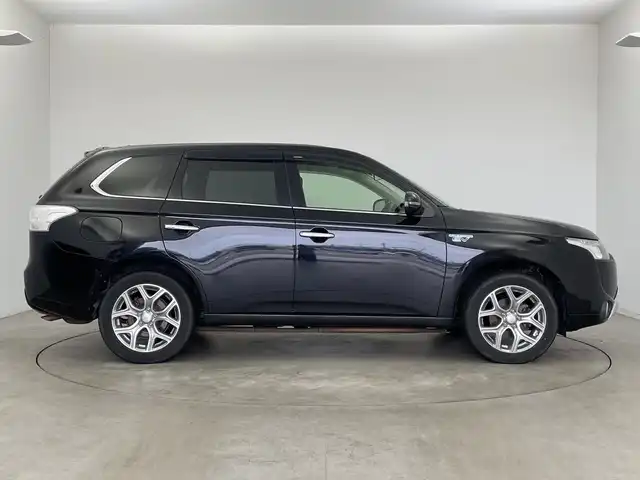 三菱 アウトランダー ＰＨＥＶ G ナビパッケージ 新潟県 2015(平27)年 8.9万km アメジストブラック 純正ディーラーOPナビ/バック/サイドカメラ/フルセグTV/Bluetooth/ETC/クルーズコントロール/電動リアゲート/パドルシフト/革巻きステアリング/ステアリングスイッチ/HIDヘッドライト/オートライト/プッシュスタート/純正フロアマット/スタッドレス付き社外AW積込み/充電ケーブル積込み