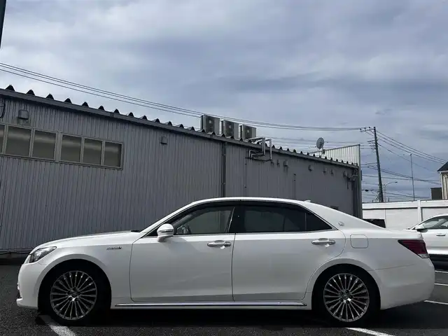 トヨタ クラウン マジェスタ Fバージョン 静岡県 2013(平25)年 13万km ホワイトパールクリスタルシャイン ユーザー買取車両/純正ナビ/【FM/AM/BT/TV】/純正18インチAW/純正フロアマット/純正LEDヘッドライト/エンジンスタートボタン/MTモード付AT/クルーズコントロール/スペアキー×１/スマートキー/ETC/ドライブレコーダー/バックカメラ/全方位カメラ/サンルーフ/パワーシート/レザーシート/サンルーフ/ウィンカーミラー/保証書/取扱説明書
