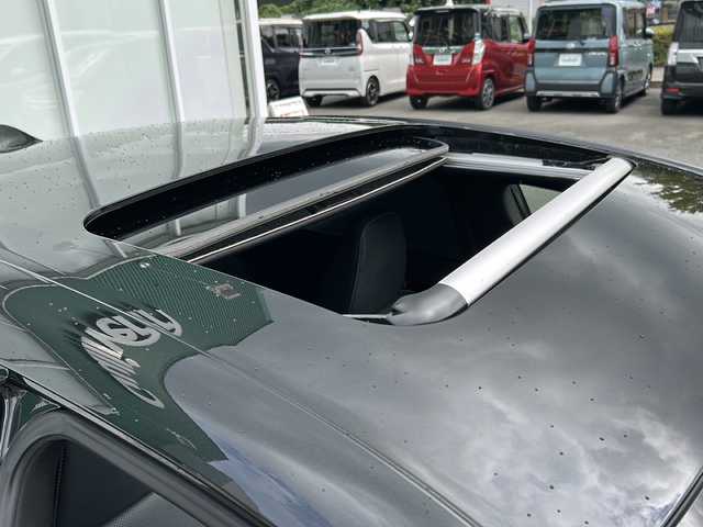 レクサス ＩＳ 300h Fスポーツ 福岡県 2023(令5)年 2.6万km グラファイトブラックガラスフレーク ワンオーナー/セーフティセンス/サンルーフ/メーカーナビ/（BLUETOOTH/フルセグ/CD/DVD/AUX/USB)/アラウンドビューモニター/バックカメラ/フロントカメラ/サイドカメラ/電動トランクリッド/レーダークルーズコントロール/純正LEDヘッドライト/オートライト/オートマチックハイビーム/レザーシート/DN席パワーシート/DN席シートヒーター/ステアリングヒーター/ステアリングスイッチ/純正19インチAW/パドルシフト/USB入力端子/BSM/横滑り防止装置/レーンキープアシスト/コーナーセンサー/盗難防止装置/衝突軽減システム/スマートキー/カードキー/ETC2.0/保証書/取扱説明書