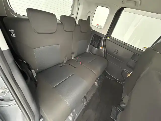 トヨタ ルーミー G 道央・札幌 2020(令2)年 0.9万km ブライトシルバーM ・4WD/・寒冷地仕様/・スマートアシスト/・衝突被害軽減ブレーキ/・レーンキープアシスト/・純正オーディオ/・CD/FM/AUX/USB/・両側パワースライドドア/・ドアロック連動ミラー/・アイドリングストップ/・コーナーセンサー/・横滑り防止装置/・オートライト/・オートエアコン/・プッシュスタート/・スマートキー/・LEDヘッドライト