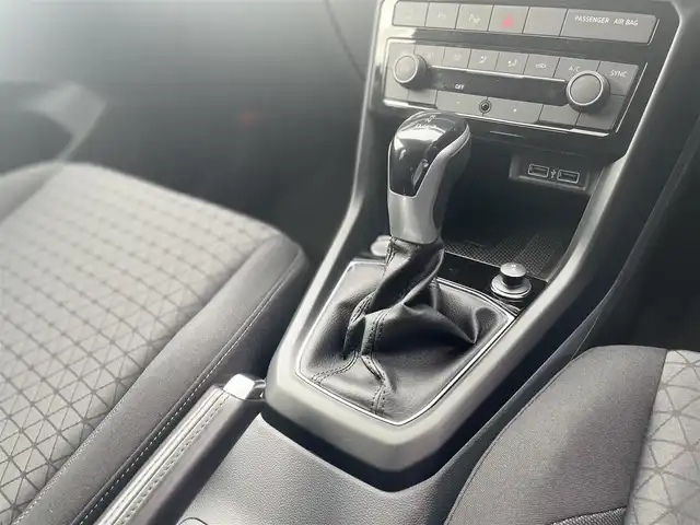 フォルクスワーゲン Ｔ－クロス TSI 1st 栃木県 2020(令2)年 0.8万km リーフブルーメタリック スマートキー/ナビ/フルセグTV/バックカメラ/ETC/ACC/パーキングアシスト /ワイヤレスチャージ /LEDヘッドライト/オートライト/パークディスタンス /ブラインドスポット /フロントアシスト /リヤトラフィック/ドライブレコーダー
