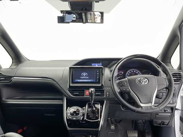 トヨタ エスクァイア Gi 長野県 2018(平30)年 3.3万km ホワイトパールクリスタルシャイン 純正SDナビ/Bluetooth／CD／フルセグTV/バックカメラ/ビルトインETC/前方ドラレコ/両側パワスラ/前席シートヒーター/横滑り防止装置/衝突軽減被害システム/先行車発進告知/社外TRD17インチAW装着/社外フロアマット/ドアバイザー/ステアリングスイッチ/クルーズコントロール/2列目サンシェード/オートライト/LEDヘッドライト/電格ミラー/スマートキー