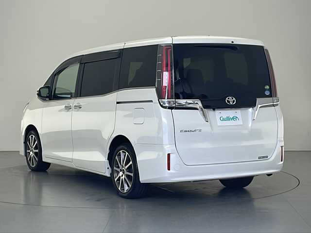 トヨタ エスクァイア Gi 長野県 2018(平30)年 3.3万km ホワイトパールクリスタルシャイン 純正SDナビ/Bluetooth／CD／フルセグTV/バックカメラ/ビルトインETC/前方ドラレコ/両側パワスラ/前席シートヒーター/横滑り防止装置/衝突軽減被害システム/先行車発進告知/社外TRD17インチAW装着/社外フロアマット/ドアバイザー/ステアリングスイッチ/クルーズコントロール/2列目サンシェード/オートライト/LEDヘッドライト/電格ミラー/スマートキー