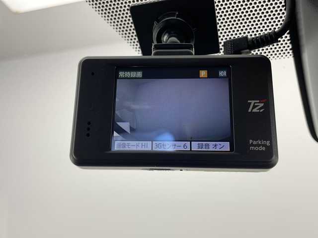トヨタ エスクァイア Gi 長野県 2018(平30)年 3.3万km ホワイトパールクリスタルシャイン 純正SDナビ/Bluetooth／CD／フルセグTV/バックカメラ/ビルトインETC/前方ドラレコ/両側パワスラ/前席シートヒーター/横滑り防止装置/衝突軽減被害システム/先行車発進告知/社外TRD17インチAW装着/社外フロアマット/ドアバイザー/ステアリングスイッチ/クルーズコントロール/2列目サンシェード/オートライト/LEDヘッドライト/電格ミラー/スマートキー