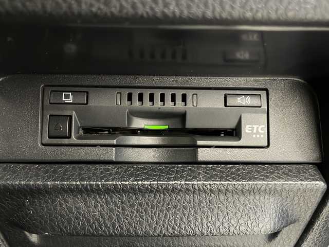トヨタ エスクァイア Gi 長野県 2018(平30)年 3.3万km ホワイトパールクリスタルシャイン 純正SDナビ/Bluetooth／CD／フルセグTV/バックカメラ/ビルトインETC/前方ドラレコ/両側パワスラ/前席シートヒーター/横滑り防止装置/衝突軽減被害システム/先行車発進告知/社外TRD17インチAW装着/社外フロアマット/ドアバイザー/ステアリングスイッチ/クルーズコントロール/2列目サンシェード/オートライト/LEDヘッドライト/電格ミラー/スマートキー