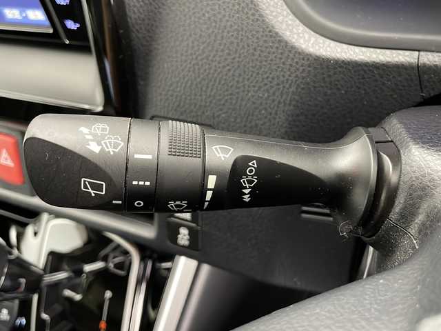 トヨタ エスクァイア Gi 長野県 2018(平30)年 3.3万km ホワイトパールクリスタルシャイン 純正SDナビ/Bluetooth／CD／フルセグTV/バックカメラ/ビルトインETC/前方ドラレコ/両側パワスラ/前席シートヒーター/横滑り防止装置/衝突軽減被害システム/先行車発進告知/社外TRD17インチAW装着/社外フロアマット/ドアバイザー/ステアリングスイッチ/クルーズコントロール/2列目サンシェード/オートライト/LEDヘッドライト/電格ミラー/スマートキー