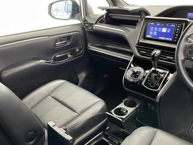 トヨタ エスクァイア Gi 長野県 2018(平30)年 3.3万km ホワイトパールクリスタルシャイン 純正SDナビ/Bluetooth／CD／フルセグTV/バックカメラ/ビルトインETC/前方ドラレコ/両側パワスラ/前席シートヒーター/横滑り防止装置/衝突軽減被害システム/先行車発進告知/社外TRD17インチAW装着/社外フロアマット/ドアバイザー/ステアリングスイッチ/クルーズコントロール/2列目サンシェード/オートライト/LEDヘッドライト/電格ミラー/スマートキー