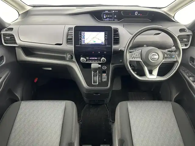 日産 セレナ ハイウェイスター V 大阪府 2020(令2)年 1.9万km ブリリアントホワイトパール セーフティパックB/　・SRSカーテンエアバッグシステム/　・サイドエアバッグシステム/　・踏み間違い衝突防止アシスト/　・インテリジェント パーキングアシスト/　・進入禁止標識検知/　・インテリジェント ルームミラー/　・電動パーキングブレーキ/　・オートブレーキホールド/　・プロパイロット/　・インテリジェント LI（車線逸脱防止支援システム）/純正SDナビ【CD/DVD/Bluetooth/フルセグ】/全方位カメラ/両側パワースライド/ブラインドスポットモニター/サイドバイザー/フロアマット/LEDヘッドライト/コーナーセンサー