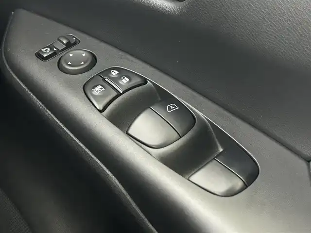 日産 セレナ ハイウェイスター V 大阪府 2020(令2)年 1.9万km ブリリアントホワイトパール セーフティパックB/　・SRSカーテンエアバッグシステム/　・サイドエアバッグシステム/　・踏み間違い衝突防止アシスト/　・インテリジェント パーキングアシスト/　・進入禁止標識検知/　・インテリジェント ルームミラー/　・電動パーキングブレーキ/　・オートブレーキホールド/　・プロパイロット/　・インテリジェント LI（車線逸脱防止支援システム）/純正SDナビ【CD/DVD/Bluetooth/フルセグ】/全方位カメラ/両側パワースライド/ブラインドスポットモニター/サイドバイザー/フロアマット/LEDヘッドライト/コーナーセンサー