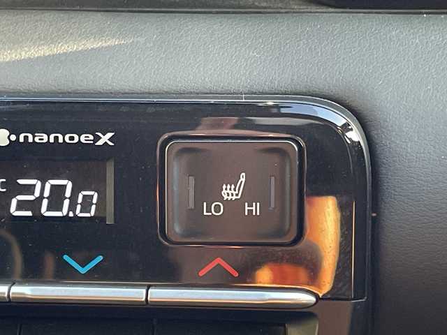 トヨタ ノア S－G 愛知県 2022(令4)年 1.5万km ホワイトパールクリスタルシャイン 純正ディズプレイオーディオナビ/両側パワースライドドア/ユニバーサルステップ/シートヒーター/バックカメラ/コーナーセンサー/純正アルミホイール/ETC2.0/LEDヘッドライト/リアオートエアコン/レーンキープアシスト/オートマチックハイビーム/衝突軽減システム/Bluetooth/ステアリングスイッチ/スマートキー/プッシュスタート