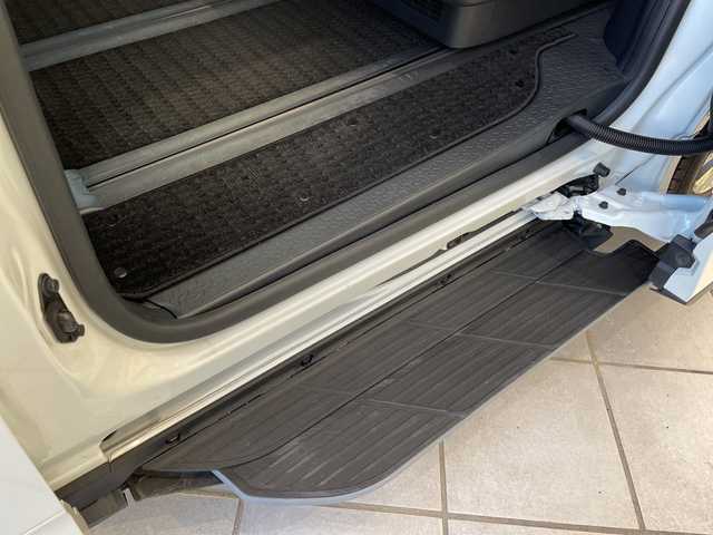 トヨタ ノア S－G 愛知県 2022(令4)年 1.5万km ホワイトパールクリスタルシャイン 純正ディズプレイオーディオナビ/両側パワースライドドア/ユニバーサルステップ/シートヒーター/バックカメラ/コーナーセンサー/純正アルミホイール/ETC2.0/LEDヘッドライト/リアオートエアコン/レーンキープアシスト/オートマチックハイビーム/衝突軽減システム/Bluetooth/ステアリングスイッチ/スマートキー/プッシュスタート