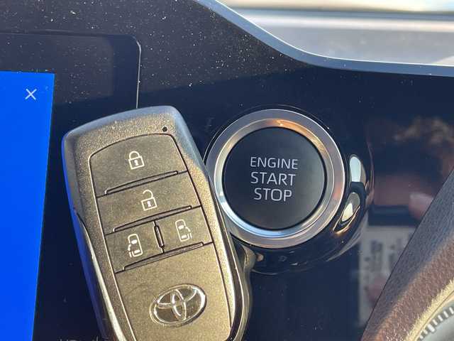 トヨタ ノア S－G 愛知県 2022(令4)年 1.5万km ホワイトパールクリスタルシャイン 純正ディズプレイオーディオナビ/両側パワースライドドア/ユニバーサルステップ/シートヒーター/バックカメラ/コーナーセンサー/純正アルミホイール/ETC2.0/LEDヘッドライト/リアオートエアコン/レーンキープアシスト/オートマチックハイビーム/衝突軽減システム/Bluetooth/ステアリングスイッチ/スマートキー/プッシュスタート