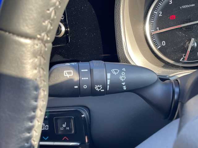 トヨタ ノア S－G 愛知県 2022(令4)年 1.5万km ホワイトパールクリスタルシャイン 純正ディズプレイオーディオナビ/両側パワースライドドア/ユニバーサルステップ/シートヒーター/バックカメラ/コーナーセンサー/純正アルミホイール/ETC2.0/LEDヘッドライト/リアオートエアコン/レーンキープアシスト/オートマチックハイビーム/衝突軽減システム/Bluetooth/ステアリングスイッチ/スマートキー/プッシュスタート