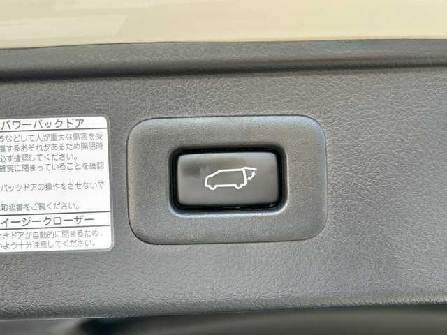 トヨタ アルファード S タイプゴールドⅡ 静岡県 2021(令3)年 3.9万km ホワイトパールクリスタルシャイン 【安全装備】/トヨタセーフティセンス/プリクラッシュセーフティ/（ミリ波レーダー・単眼カメラ・昼自転車運転者＆夜間歩行者検知機能付）/（対車両：自車車速域約10km/hから最高速度：最大約40km/h減速可）/（対歩行者：自車車速域約10km/hから80km/h間：最大約30km/h減速可）/レーダークルーズコントロール（全車速追従機能付/ブレーキ制御付）/レーントレーシングアシスト（LTA）（作動車速：50km/h以上時）/（ステアリング操作支援）/ロードサインアシスト（RSA）（道路標識認識支援）/オートマチックハイビーム/【主要装備】/アルパイン１１型ナビ　/アルパイン１２．８型後席フリップダウンモニター　/クリアランスソナー　/モデリスタエアロ　/両側パワースライドドア　/ハーフレザーシート　/前後ドライブレコーダー