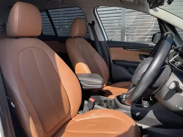 ＢＭＷ ２１８ｄ グランツアラー ラグジュアリー 三重県 2016(平28)年 4.7万km 白 茶革/パワーシート/純正ナビ/シーヒーター/コンフォートアクセス/Ｂカメラ/コーナーセンサー/インテリジェントセーフティー/パワーバックドア/ＥＴＣ/ドラレコ