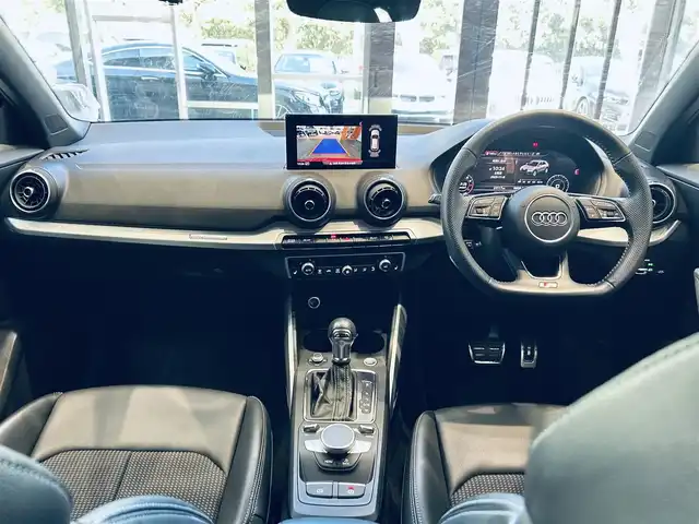 アウディ Ｑ２ 30TFSIスポーツ 大阪府 2020(令2)年 2.5万km ブリリアントレッド SラインプラスP/アシスタンスP/バーチャルコックピット/純正ナビ/TV/バックカメラ/ACC/純正18インチAW/LEDヘッドライト/電動リアゲート/クリアランスソナー/ハーフ革/シートヒーター/ETC/ドラレコ