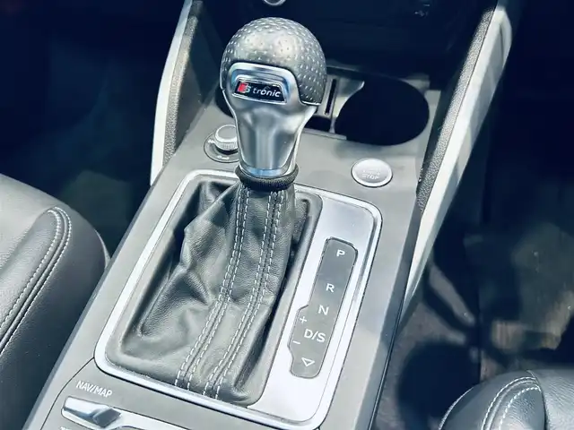 アウディ Ｑ２ 30TFSIスポーツ 大阪府 2020(令2)年 2.5万km ブリリアントレッド SラインプラスP/アシスタンスP/バーチャルコックピット/純正ナビ/TV/バックカメラ/ACC/純正18インチAW/LEDヘッドライト/電動リアゲート/クリアランスソナー/ハーフ革/シートヒーター/ETC/ドラレコ