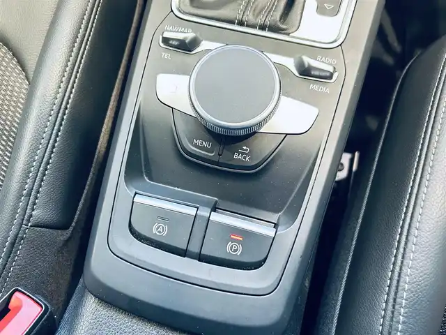 アウディ Ｑ２ 30TFSIスポーツ 大阪府 2020(令2)年 2.5万km ブリリアントレッド SラインプラスP/アシスタンスP/バーチャルコックピット/純正ナビ/TV/バックカメラ/ACC/純正18インチAW/LEDヘッドライト/電動リアゲート/クリアランスソナー/ハーフ革/シートヒーター/ETC/ドラレコ