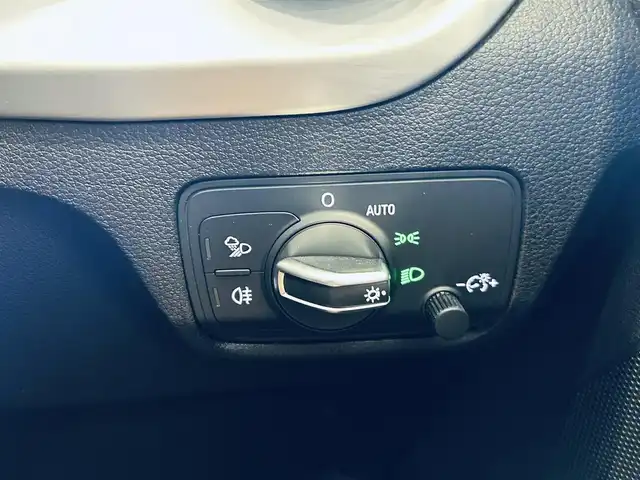 アウディ Ｑ２ 30TFSIスポーツ 大阪府 2020(令2)年 2.5万km ブリリアントレッド SラインプラスP/アシスタンスP/バーチャルコックピット/純正ナビ/TV/バックカメラ/ACC/純正18インチAW/LEDヘッドライト/電動リアゲート/クリアランスソナー/ハーフ革/シートヒーター/ETC/ドラレコ