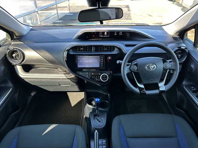 トヨタ アクア S 神奈川県 2018(平30)年 1.9万km クリアエメラルドパールクリスタルシャイン 純正メモリナビ【NSCD-W66】/Bluetooth・CD・SD・TV/スペアキー1本/スマートキー/バックカメラ/ビルトインETC/純正フロアマット/前後コーナーセンサー/プリクラッシュセーフティシステム/レーンディパーチャーアラート/オートマチックハイビーム/先行車発進告知機能/アイドリングストップ/横滑り防止装置/盗難防止装置