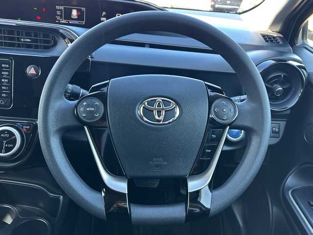 トヨタ アクア S 神奈川県 2018(平30)年 1.9万km クリアエメラルドパールクリスタルシャイン 純正メモリナビ【NSCD-W66】/Bluetooth・CD・SD・TV/スペアキー1本/スマートキー/バックカメラ/ビルトインETC/純正フロアマット/前後コーナーセンサー/プリクラッシュセーフティシステム/レーンディパーチャーアラート/オートマチックハイビーム/先行車発進告知機能/アイドリングストップ/横滑り防止装置/盗難防止装置