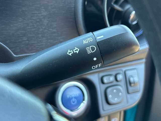 トヨタ アクア S 神奈川県 2018(平30)年 1.9万km クリアエメラルドパールクリスタルシャイン 純正メモリナビ【NSCD-W66】/Bluetooth・CD・SD・TV/スペアキー1本/スマートキー/バックカメラ/ビルトインETC/純正フロアマット/前後コーナーセンサー/プリクラッシュセーフティシステム/レーンディパーチャーアラート/オートマチックハイビーム/先行車発進告知機能/アイドリングストップ/横滑り防止装置/盗難防止装置