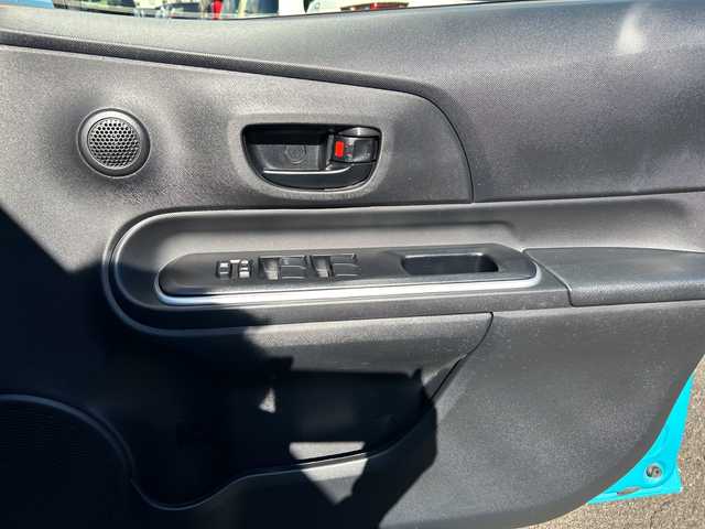 トヨタ アクア S 神奈川県 2018(平30)年 1.9万km クリアエメラルドパールクリスタルシャイン 純正メモリナビ【NSCD-W66】/Bluetooth・CD・SD・TV/スペアキー1本/スマートキー/バックカメラ/ビルトインETC/純正フロアマット/前後コーナーセンサー/プリクラッシュセーフティシステム/レーンディパーチャーアラート/オートマチックハイビーム/先行車発進告知機能/アイドリングストップ/横滑り防止装置/盗難防止装置