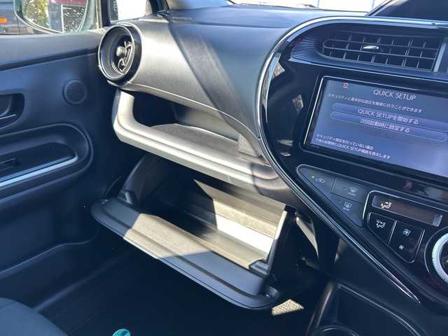 トヨタ アクア S 神奈川県 2018(平30)年 1.9万km クリアエメラルドパールクリスタルシャイン 純正メモリナビ【NSCD-W66】/Bluetooth・CD・SD・TV/スペアキー1本/スマートキー/バックカメラ/ビルトインETC/純正フロアマット/前後コーナーセンサー/プリクラッシュセーフティシステム/レーンディパーチャーアラート/オートマチックハイビーム/先行車発進告知機能/アイドリングストップ/横滑り防止装置/盗難防止装置