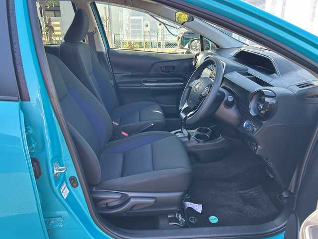 トヨタ アクア S 神奈川県 2018(平30)年 1.9万km クリアエメラルドパールクリスタルシャイン 純正メモリナビ【NSCD-W66】/Bluetooth・CD・SD・TV/スペアキー1本/スマートキー/バックカメラ/ビルトインETC/純正フロアマット/前後コーナーセンサー/プリクラッシュセーフティシステム/レーンディパーチャーアラート/オートマチックハイビーム/先行車発進告知機能/アイドリングストップ/横滑り防止装置/盗難防止装置