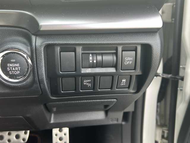 スバル ＸＶ ハイブリッド 2．0e－S アイサイト 沖縄県 2021(令3)年 1.8万km クリスタルホワイトP ワンオーナー/EyeSight機能/コーナーセンサー/社外SDメモリーナビ/フルセグＴＶ/オーディオ（Ｂｌｕｅｔｏｏｔｈ、ＤＶＤ、ＣＤ、ＳＤ）/バック・サイド・フロントカメラ/ステアリングスイッチ/ＬＥＤヘッドライト/ウィンカーミラー/ナビ連動ドライブレコーダー/ＥＴＣ