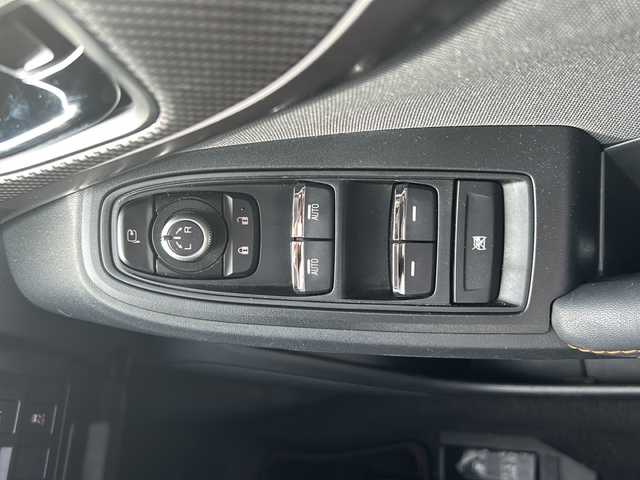 スバル ＸＶ ハイブリッド 2．0e－S アイサイト 沖縄県 2021(令3)年 1.8万km クリスタルホワイトP ワンオーナー/EyeSight機能/コーナーセンサー/社外SDメモリーナビ/フルセグＴＶ/オーディオ（Ｂｌｕｅｔｏｏｔｈ、ＤＶＤ、ＣＤ、ＳＤ）/バック・サイド・フロントカメラ/ステアリングスイッチ/ＬＥＤヘッドライト/ウィンカーミラー/ナビ連動ドライブレコーダー/ＥＴＣ