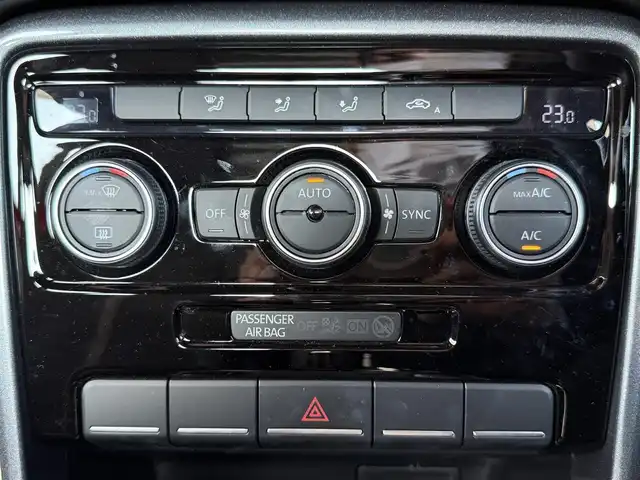 フォルクスワーゲン ザ・ビートル デザインマイスター 滋賀県 2019(平31)年 4.1万km トルネードレッド メーカーナビ/　【AM・FM/USB/Bluetooth/SD】/バックカメラ/ブラインドスポットモニター/LEDヘッドライト/フォグランプ/ETC