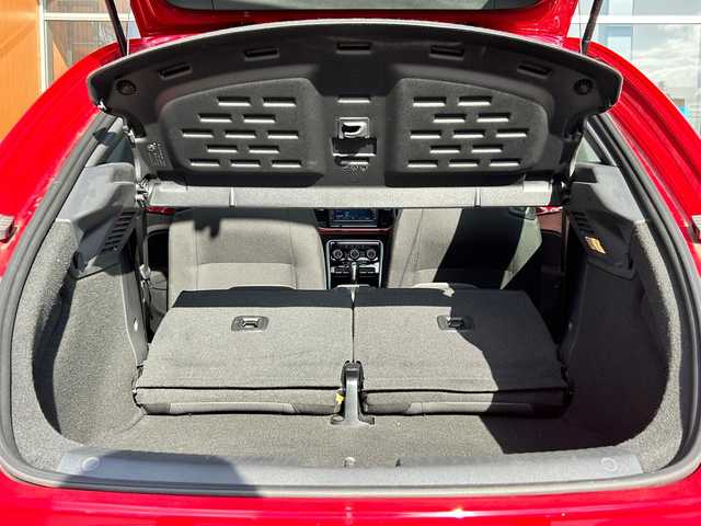 フォルクスワーゲン ザ・ビートル デザインマイスター 富山県 2019(平31)年 4.1万km トルネードレッド 純正メモリナビ/フルセグTV　/Bluetooth接続/AM/FMラジオ/DVD/CD再生/バックカメラ/ドラレコ/クルコン/オートエアコン/ETC/ステアリングリモコン/キセノンヘッドライト/F/Rフォグランプ/横滑り防止/ブレーキアシスト/盗難防止システム