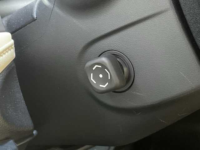 トヨタ クラウン ハイブリッド ロイヤルサルーンG 神奈川県 2013(平25)年 3.1万km ホワイトパールクリスタルシャイン 純正ナビ/バックカメラ/シートヒーター(運転席・助手席)/シートベンチレーション(運転席・助手席)/シートメモリー(運転席)/ETC/前後ドラレコ/デジタルインナーミラー/追従クルーズコントロール/スマートキー/ヘッドライトウォッシャー/革シート/フロアマット/プッシュスタート/オートライト/オートマチックハイビーム/純正16インチAW/電格ミラー/衝突軽減システム/横滑り防止装置