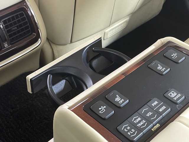 トヨタ クラウン ハイブリッド ロイヤルサルーンG 神奈川県 2013(平25)年 3.1万km ホワイトパールクリスタルシャイン 純正ナビ/バックカメラ/シートヒーター(運転席・助手席)/シートベンチレーション(運転席・助手席)/シートメモリー(運転席)/ETC/前後ドラレコ/デジタルインナーミラー/追従クルーズコントロール/スマートキー/ヘッドライトウォッシャー/革シート/フロアマット/プッシュスタート/オートライト/オートマチックハイビーム/純正16インチAW/電格ミラー/衝突軽減システム/横滑り防止装置