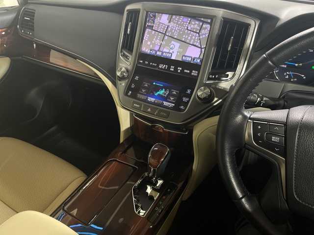 トヨタ クラウン ハイブリッド ロイヤルサルーンG 神奈川県 2013(平25)年 3.1万km ホワイトパールクリスタルシャイン 純正ナビ/バックカメラ/シートヒーター(運転席・助手席)/シートベンチレーション(運転席・助手席)/シートメモリー(運転席)/ETC/前後ドラレコ/デジタルインナーミラー/追従クルーズコントロール/スマートキー/ヘッドライトウォッシャー/革シート/フロアマット/プッシュスタート/オートライト/オートマチックハイビーム/純正16インチAW/電格ミラー/衝突軽減システム/横滑り防止装置